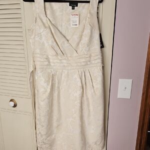 Elegant Cream Sleeveless Dress